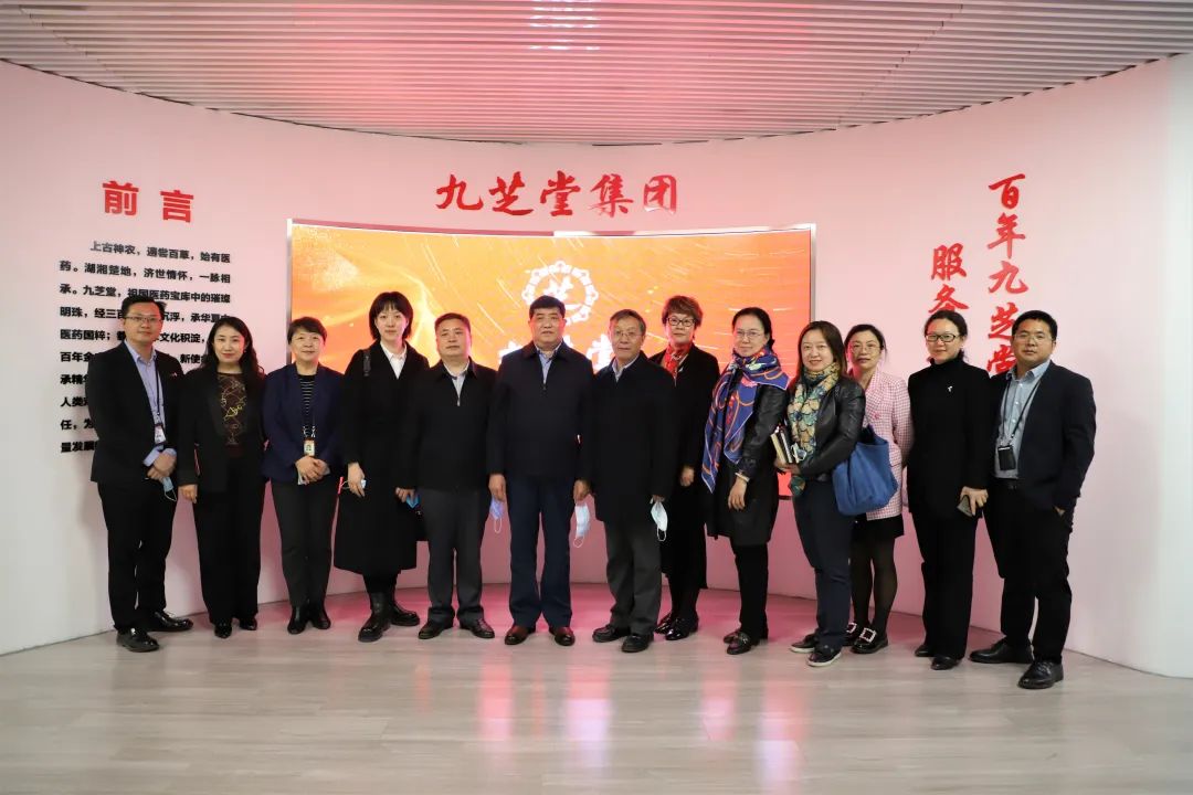 ������ҽҩ��ѧ�߷��ǿռ��ż��ž�У�������չ��̸����