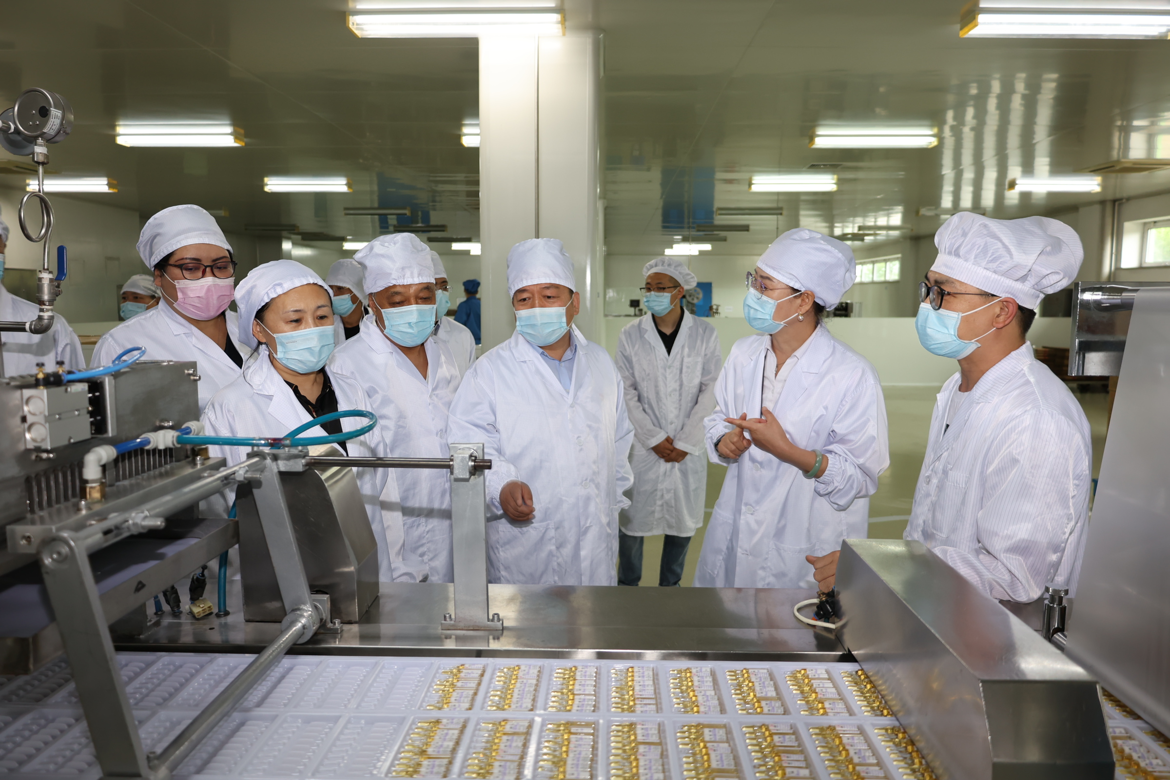 ĵ�����й������쵼������ҵ��չ�߷õ���